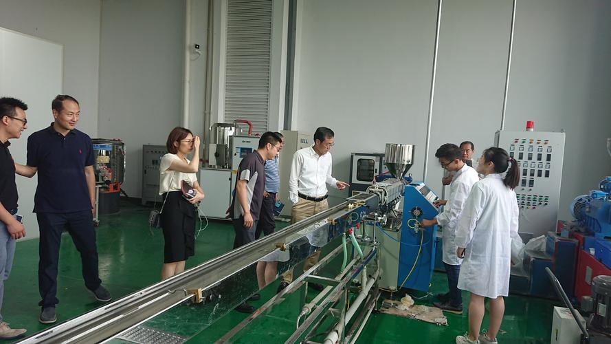 新工集團總經理王雪根帶隊到南京全凱生物基材料研究院就新型研發(fā)機構